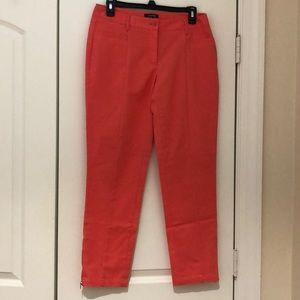 Ladies skinny legged pants with side zipper